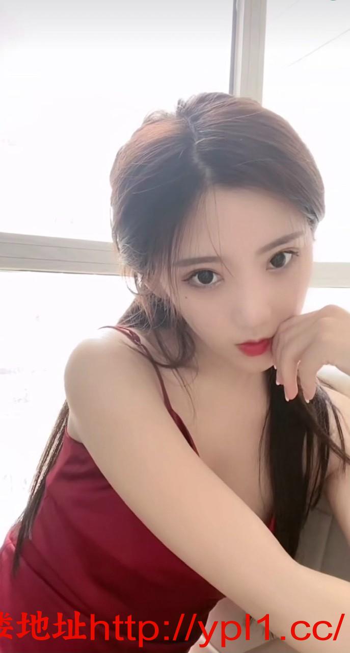 粉嫩性感美女
