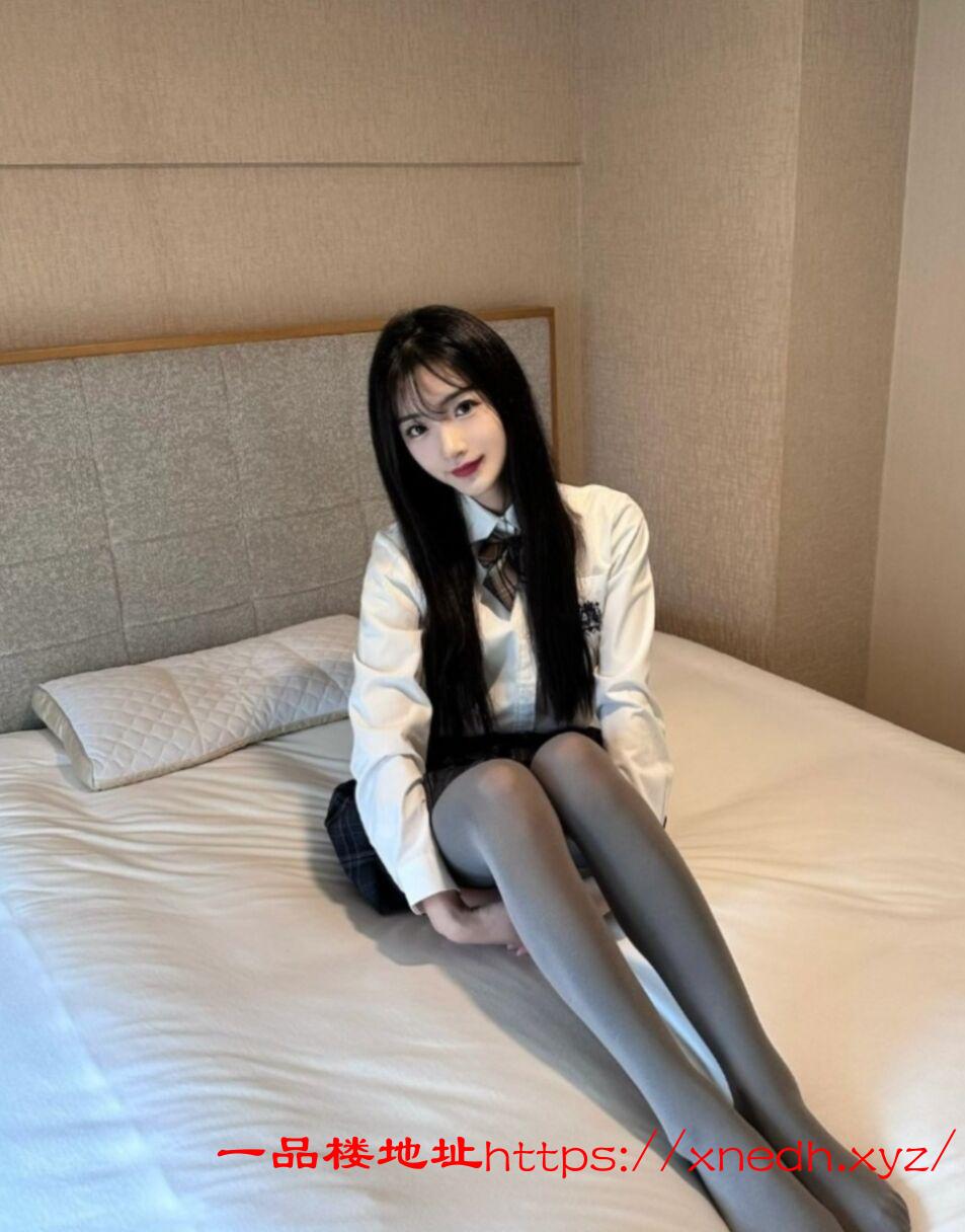 刚刚下海的00后黑丝妹妹