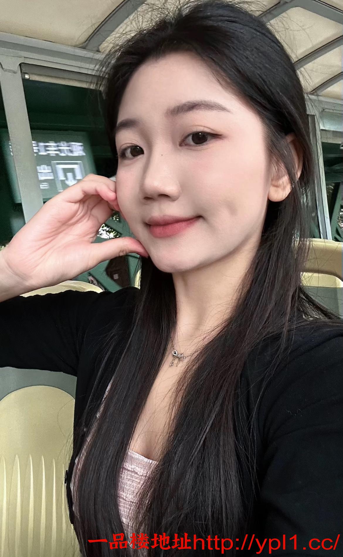 一个极品妹妹，逼紧水多，叫床杠杠的！