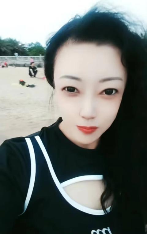 丝袜美少妇