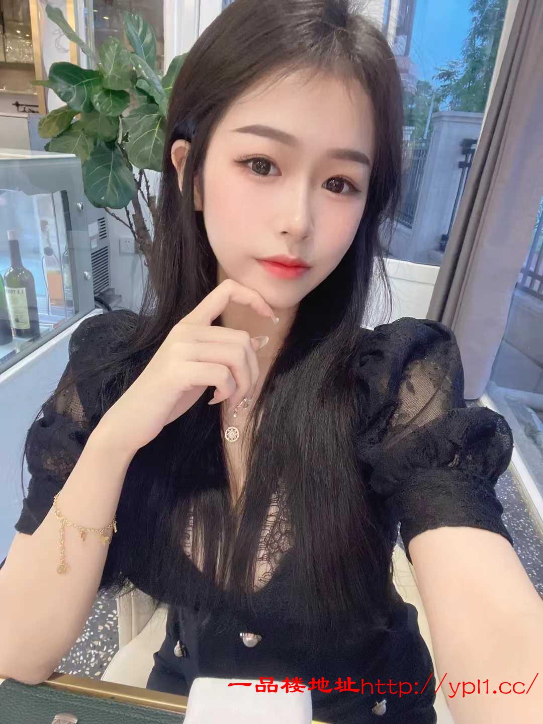 电臀小美女