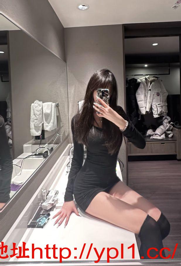 黑丝嫩妹刚下海不久态度好
